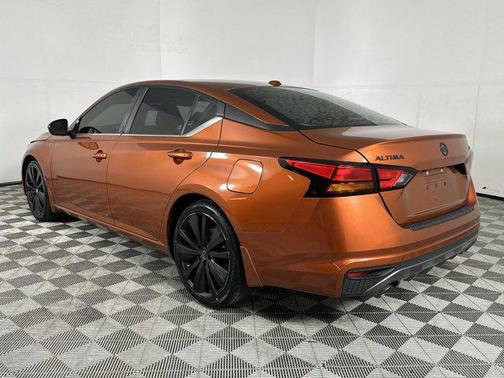 2020 Nissan Altima SR FWD