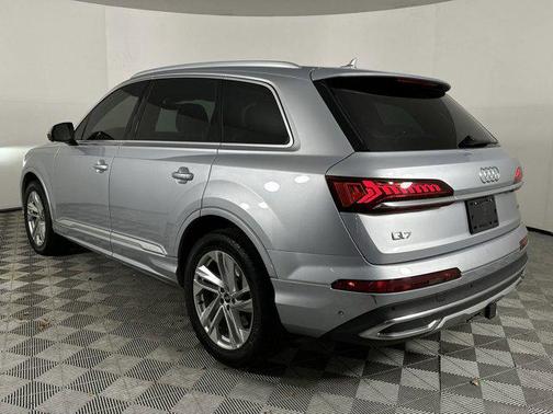 2021 Audi Q7 45 Premium Plus