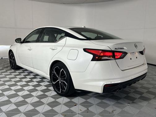 Pearl White Tricoat 2024 Nissan Altima SR FWD