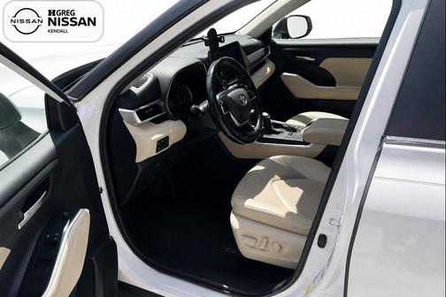 Wind Chill Pearl 2023 Toyota Highlander XLE