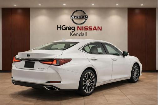 Eminent White Pearl 2023 Lexus ES 350 Base