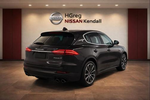 Nero Tempesta Metallic 2024 Maserati Grecale GT