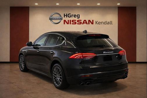 Nero Tempesta Metallic 2024 Maserati Grecale GT
