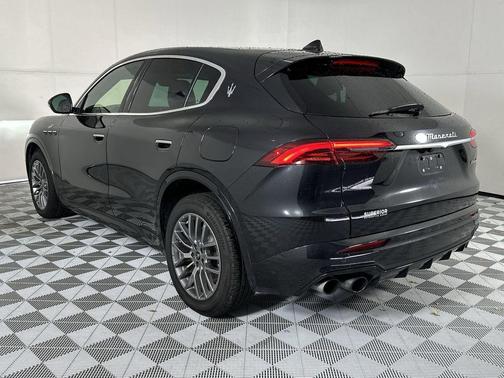 Nero Tempesta Metallic 2024 Maserati Grecale GT