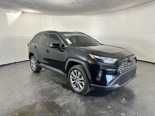 2022 Toyota RAV4 XLE Premium