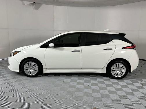 Glacier White 2021 Nissan Leaf S 40 kWh