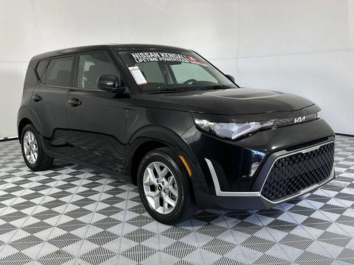Fusion Black 2024 Kia Soul LX