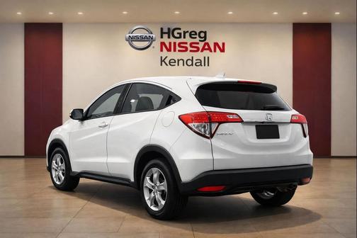 Platinum White Pearl 2021 Honda HR-V LX
