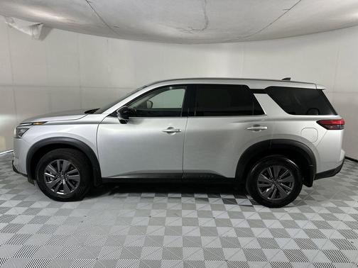 Brilliant Silver Metallic 2024 Nissan Pathfinder S FWD