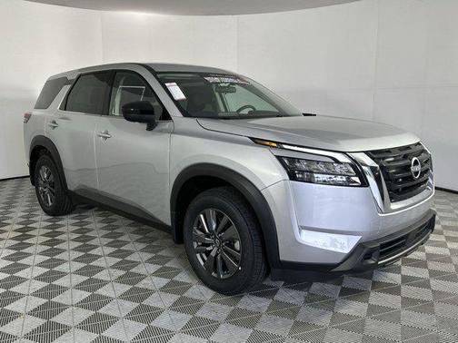 Brilliant Silver Metallic 2024 Nissan Pathfinder S FWD