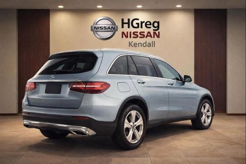 Diamond Silver Metallic 2018 Mercedes-Benz GLC 300 Base