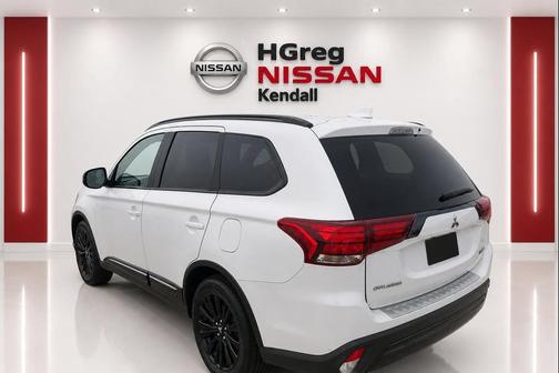 Pearl White 2020 Mitsubishi Outlander LE
