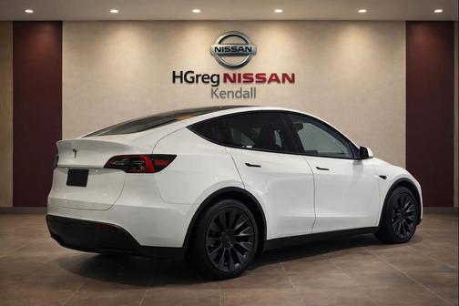 Pearl White Multi-Coat 2023 Tesla Model Y Long Range Dual Motor All-Wheel Drive