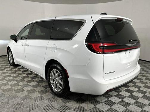 2025 Chrysler Pacifica L