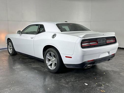 White Knuckle Clearcoat 2022 Dodge Challenger SXT