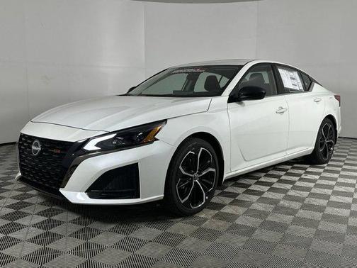 2025 Nissan Altima SR FWD