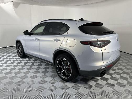 Moonlight Gray Metallic 2024 Alfa Romeo Stelvio Ti
