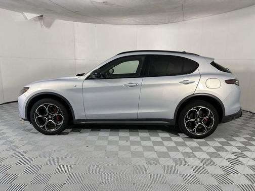 Moonlight Gray Metallic 2024 Alfa Romeo Stelvio Ti
