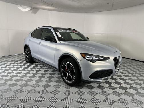 Moonlight Gray Metallic 2024 Alfa Romeo Stelvio Ti