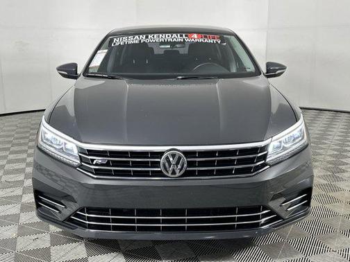 2017 Volkswagen Passat 1.8T R-Line w/Comfort