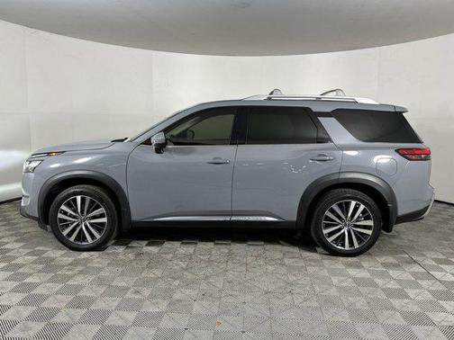 2022 Nissan Pathfinder Platinum 2WD