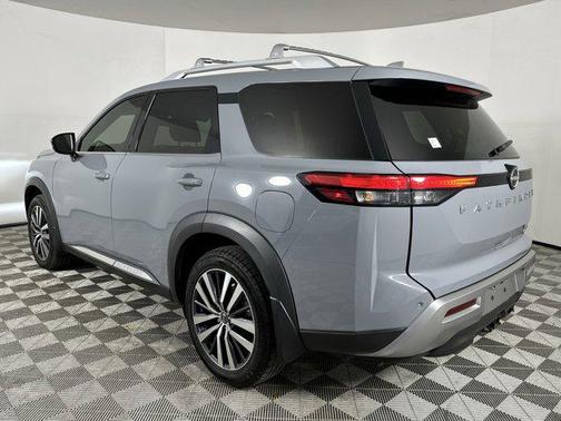 2022 Nissan Pathfinder Platinum 2WD