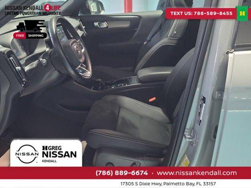 2024 Volvo XC40 B5 Plus Dark Theme