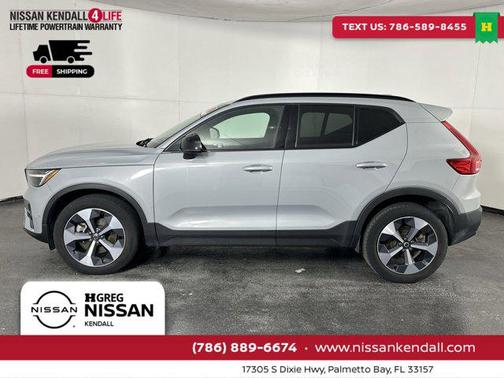 2024 Volvo XC40 B5 Plus Dark Theme