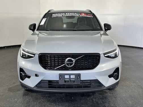 2024 Volvo XC40 B5 Plus Dark Theme