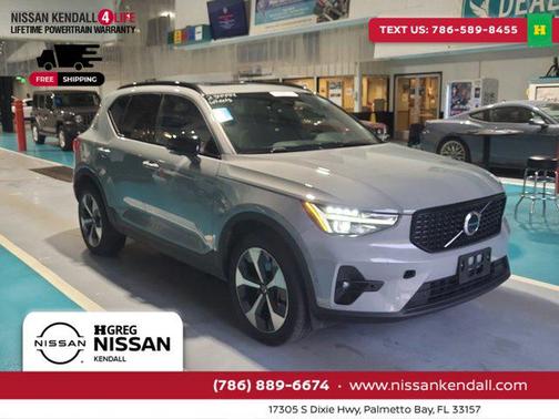 2024 Volvo XC40 B5 Plus Dark Theme