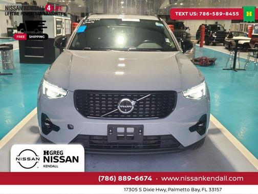 2024 Volvo XC40 B5 Plus Dark Theme