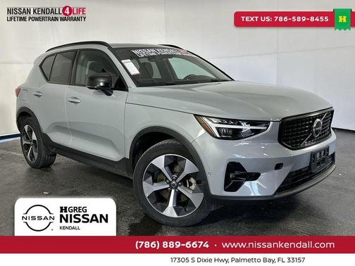 2024 Volvo XC40 B5 Plus Dark Theme