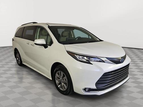 Wind Chill Pearl 2022 Toyota Sienna XLE