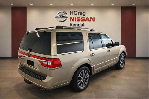 PALLADIUM WHITE GOLD METALLIC 2017 Lincoln Navigator Select