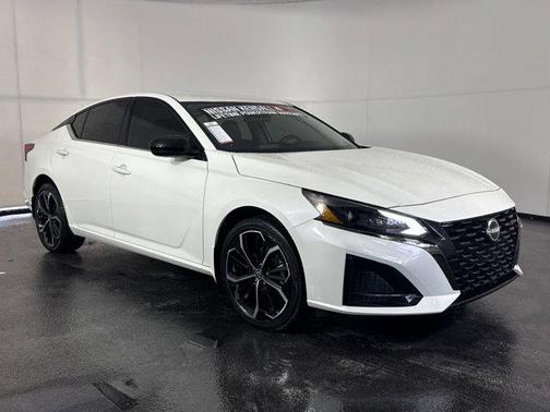 2023 Nissan Altima SR Intelligent AWD