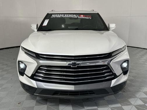Iridescent Pearl Tricoat 2023 Chevrolet Blazer Premier
