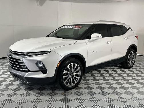 Iridescent Pearl Tricoat 2023 Chevrolet Blazer Premier