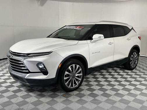 Iridescent Pearl Tricoat 2023 Chevrolet Blazer Premier
