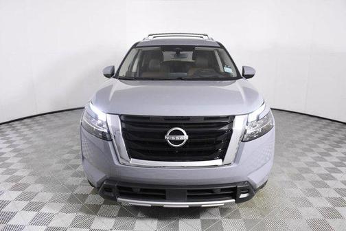 2025 Nissan Pathfinder Platinum FWD