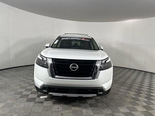 2025 Nissan Pathfinder SL 4WD