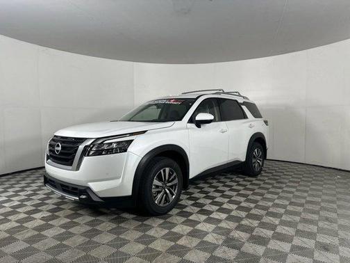 2025 Nissan Pathfinder SL 4WD