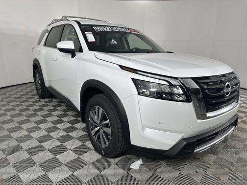 2025 Nissan Pathfinder SL 4WD