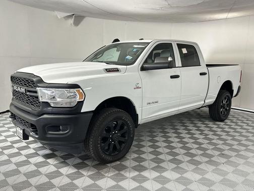 Bright White Clearcoat 2022 RAM 2500 Tradesman Crew Cab 4x4 6'4' Box