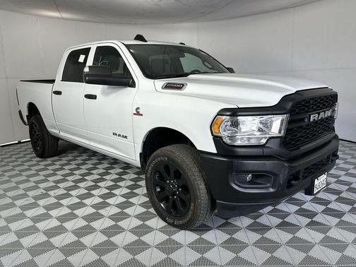 Bright White Clearcoat 2022 RAM 2500 Tradesman Crew Cab 4x4 6'4' Box