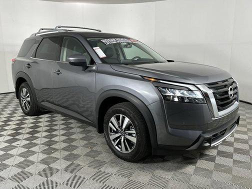 2024 Nissan Pathfinder SL 4WD
