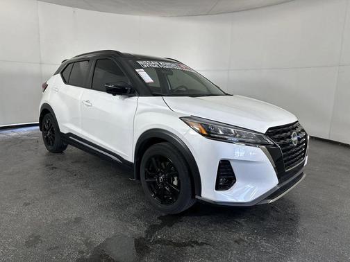 2023 Nissan Kicks SR