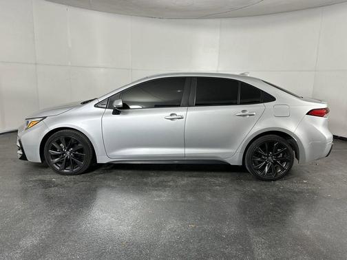 Classic Silver Metallic 2024 Toyota Corolla SE