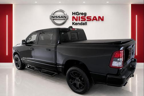 Diamond Black Crystal Pearlcoat 2023 RAM 1500 Big Horn/Lone Star