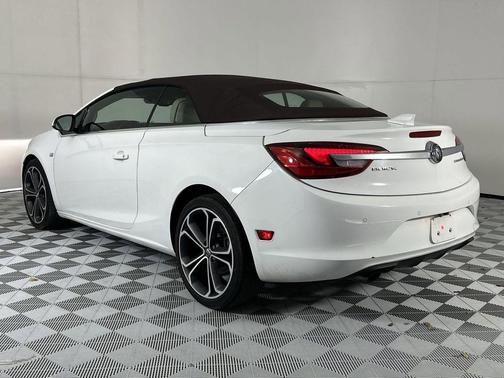 Summit White 2018 Buick Cascada Premium