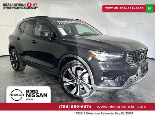 2025 Volvo XC40 B5 Plus Dark Theme